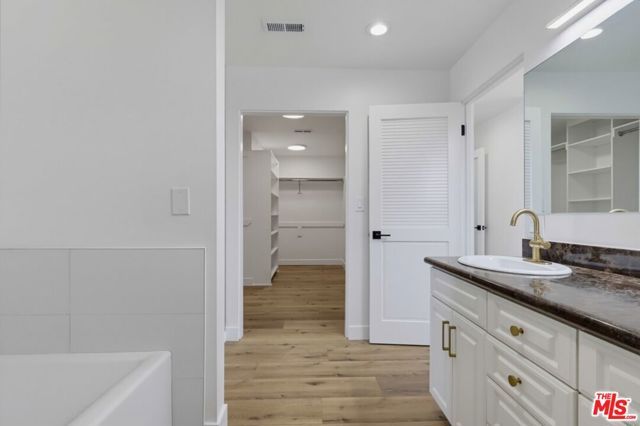 435 N Oakhurst Drive 1002, Beverly Hills, CA 90210