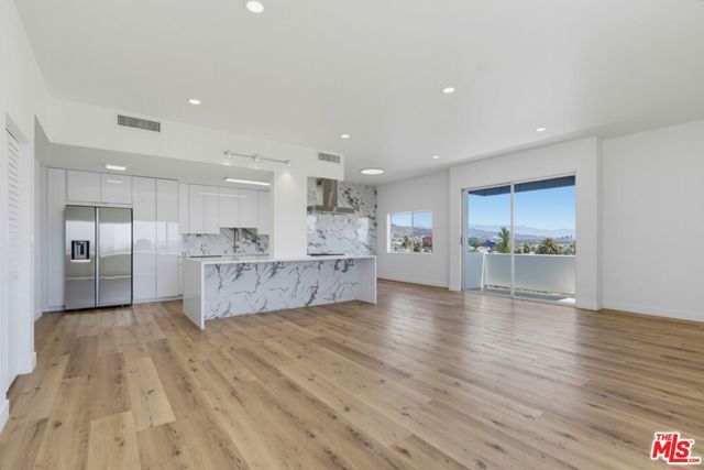 435 N Oakhurst Drive 1002, Beverly Hills, CA 90210