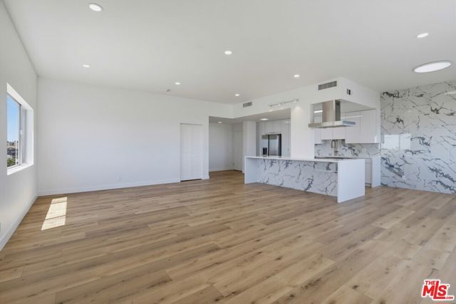 435 N Oakhurst Drive 1002, Beverly Hills, CA 90210