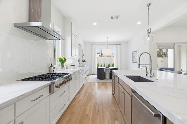 9562 Lakemont Drive, Dallas, TX 75220