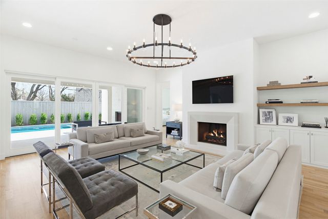 9562 Lakemont Drive, Dallas, TX 75220