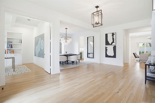 9562 Lakemont Drive, Dallas, TX 75220