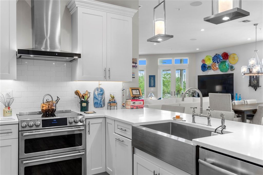 Image 15 of property listing at 91 DAVIS BOULEVARD 303, Tampa, FL 33606