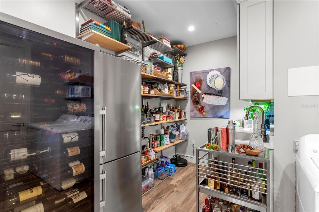 Image 17 of property listing at 91 DAVIS BOULEVARD 303, Tampa, FL 33606