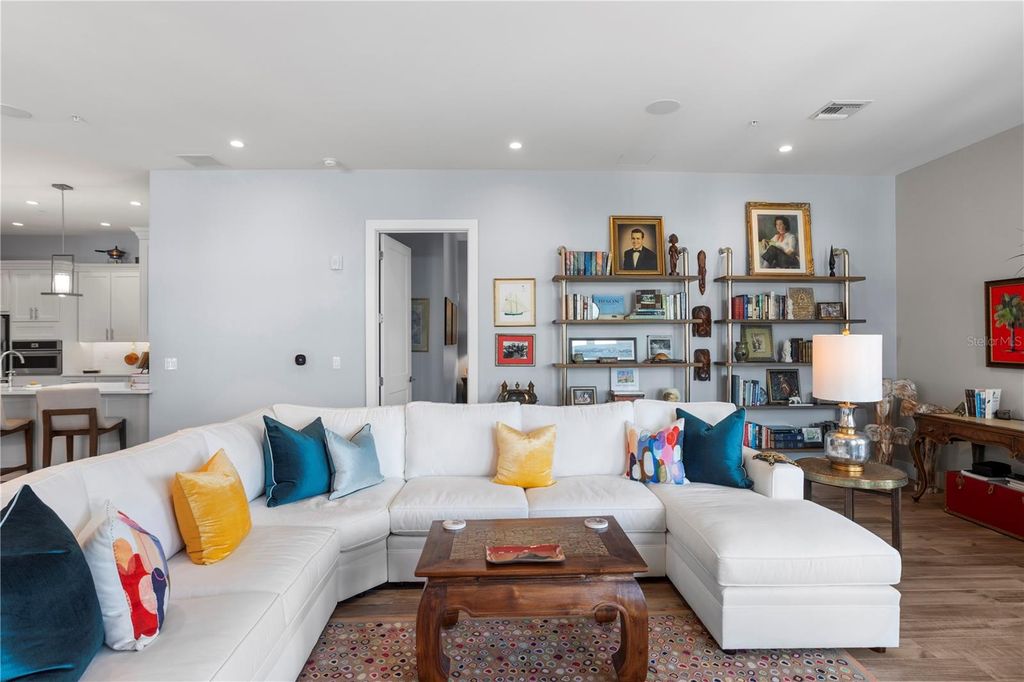 Image 24 of property listing at 91 DAVIS BOULEVARD 303, Tampa, FL 33606