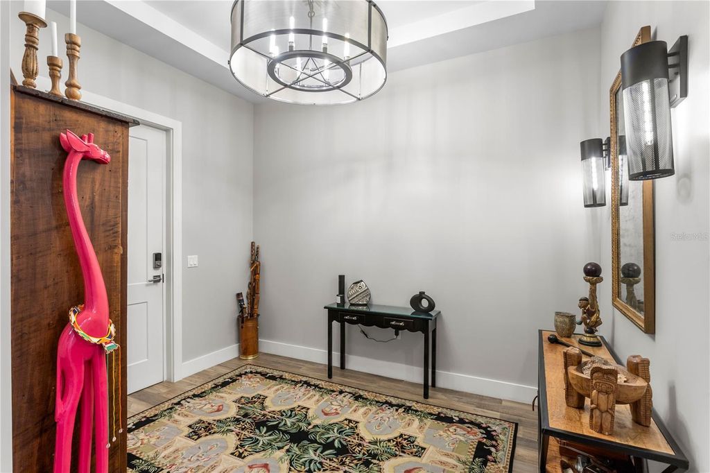 Image 9 of property listing at 91 DAVIS BOULEVARD 303, Tampa, FL 33606