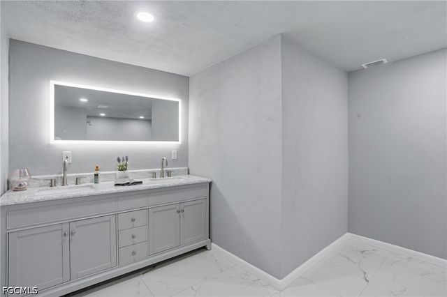 372 Altamont AVE, Fort Myers, FL 33905