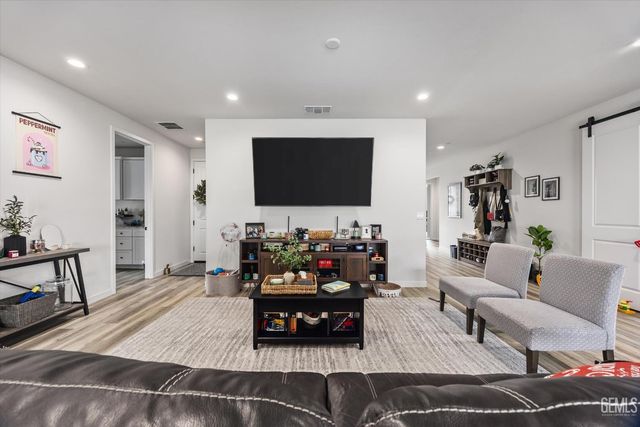 8818 Kenwick Street, Bakersfield, CA 93314