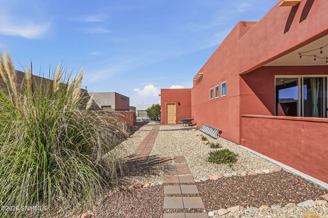 6114 Golden Echo Place, Las Cruces, NM 88012