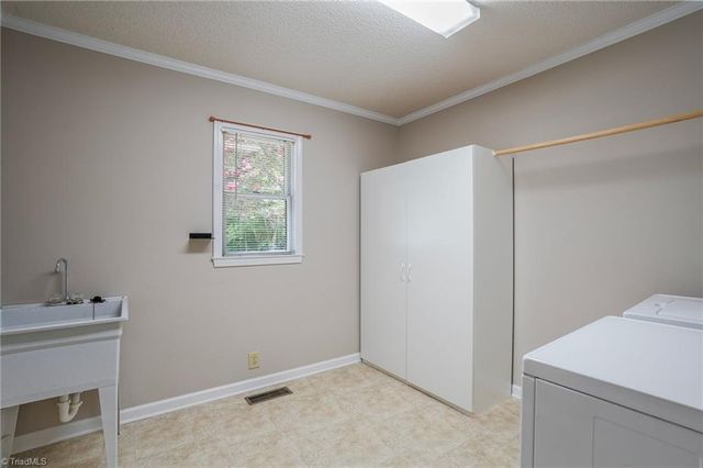 913 Colonial Heights, North Wilkesboro, NC 28659