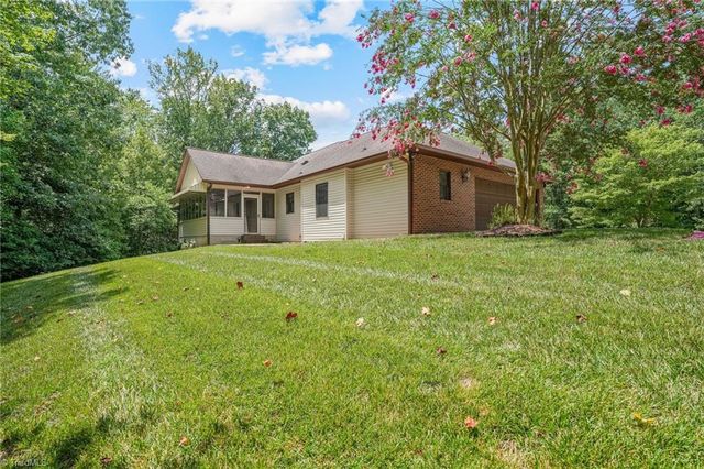 913 Colonial Heights, North Wilkesboro, NC 28659