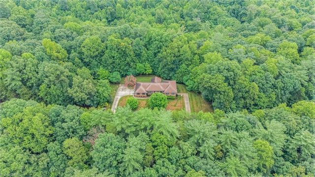 913 Colonial Heights, North Wilkesboro, NC 28659