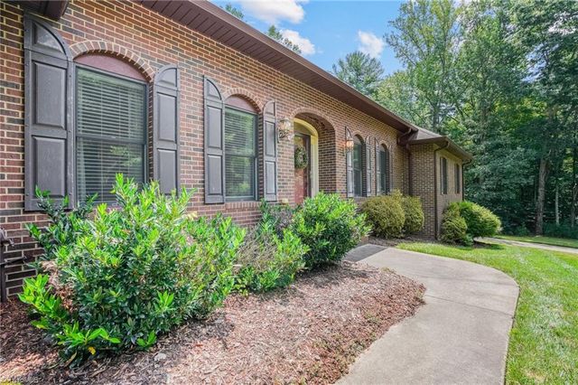 913 Colonial Heights, North Wilkesboro, NC 28659