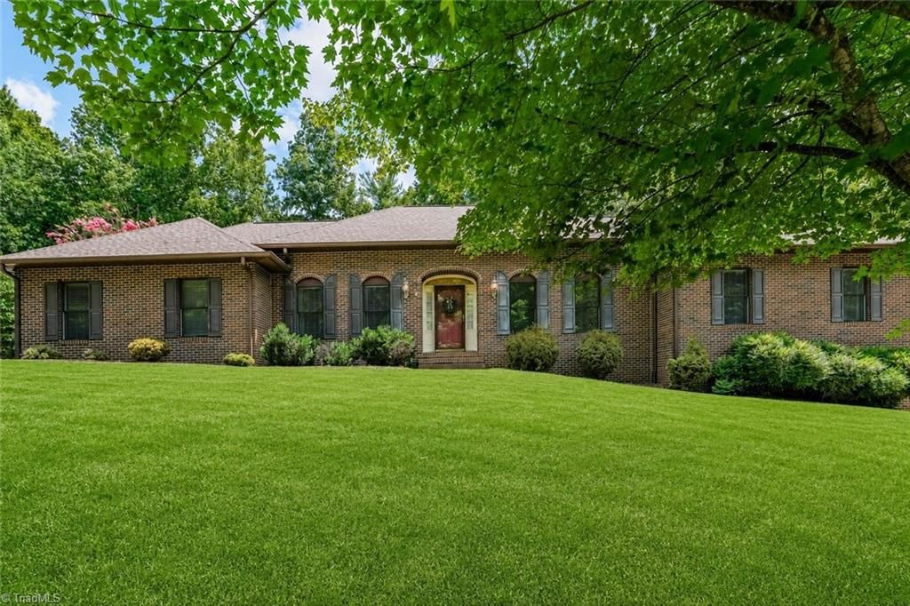 913 Colonial Heights, North Wilkesboro, NC 28659