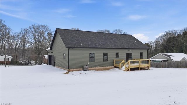 4381 Continental Drive, Pfafftown, NC 27040