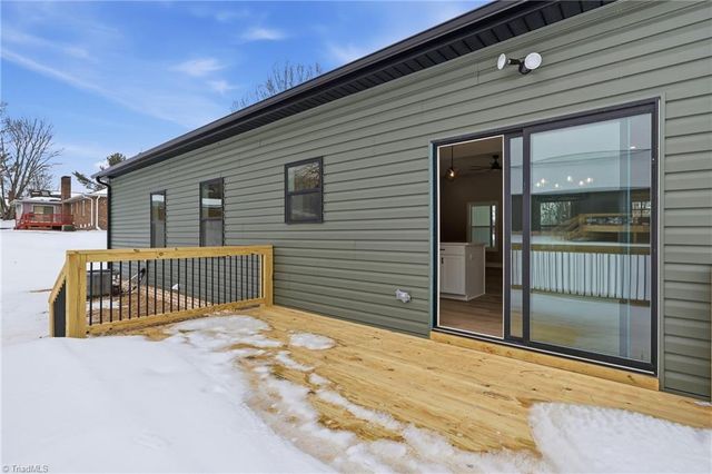 4381 Continental Drive, Pfafftown, NC 27040