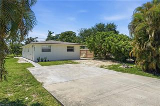 5458 Sholtz ST, Naples, FL 34113