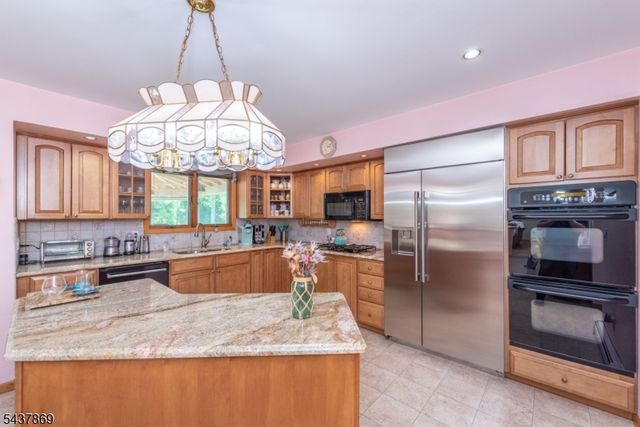 13 Fox Run, North Caldwell Boro, NJ 07006
