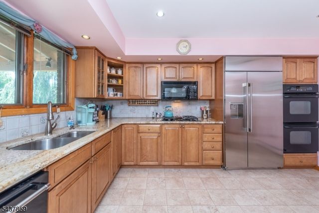 13 Fox Run, North Caldwell Boro, NJ 07006