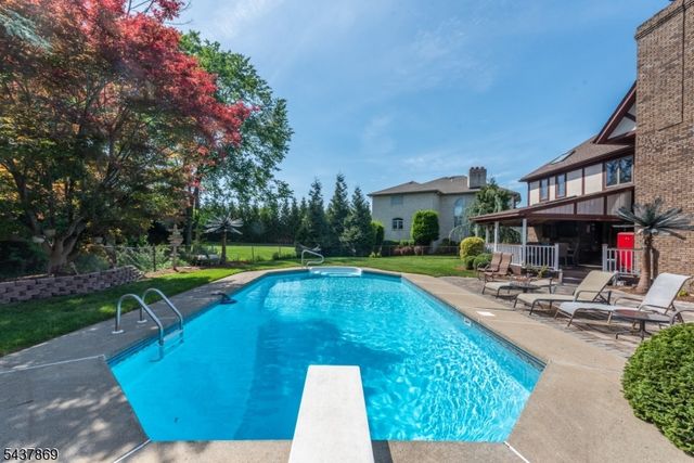 13 Fox Run, North Caldwell Boro, NJ 07006