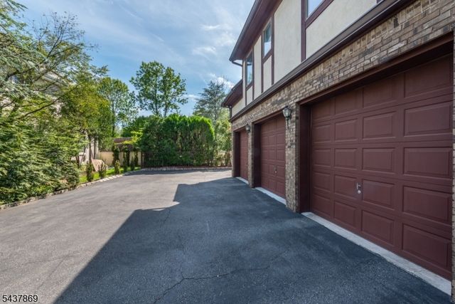 13 Fox Run, North Caldwell Boro, NJ 07006