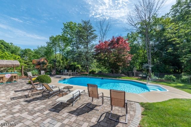 13 Fox Run, North Caldwell Boro, NJ 07006