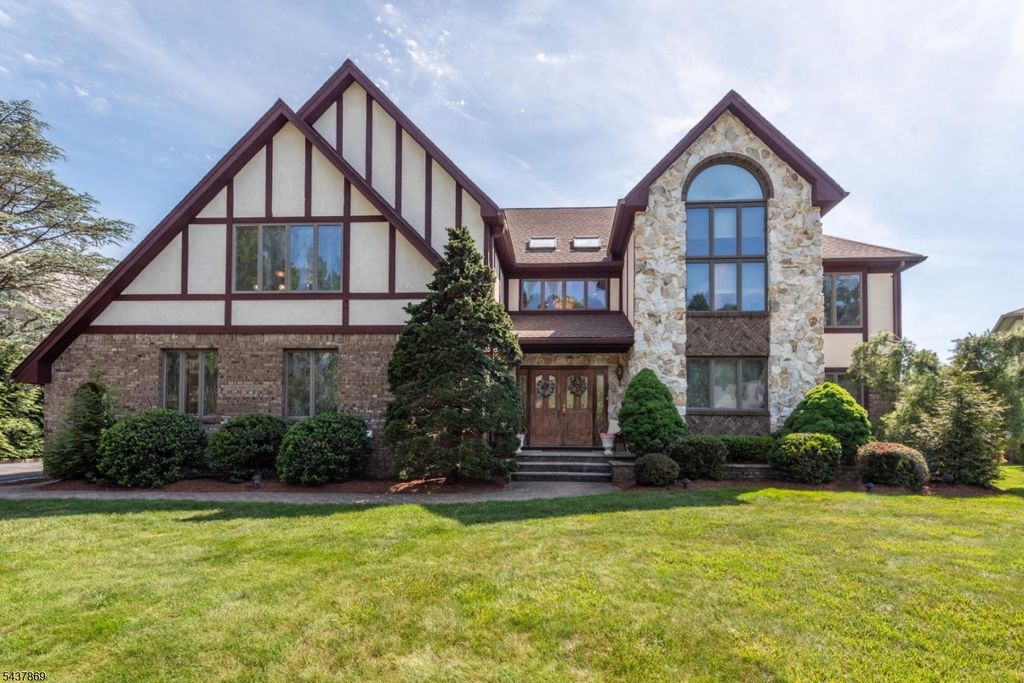 13 Fox Run, North Caldwell Boro, NJ 07006