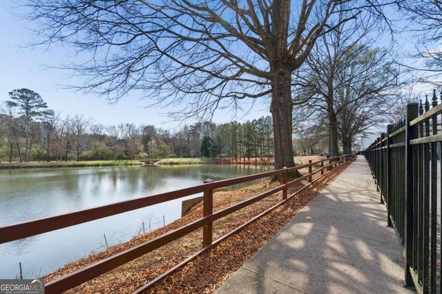 1800 Clairmont Lake A227, Decatur, GA 30033