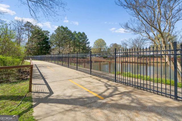 1800 Clairmont Lake A227, Decatur, GA 30033