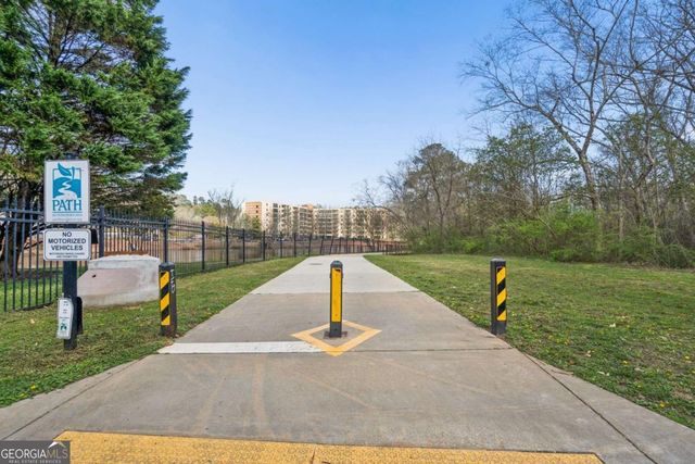 1800 Clairmont Lake A227, Decatur, GA 30033