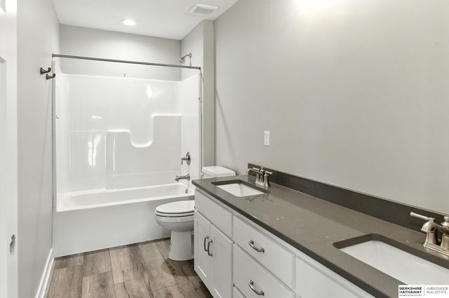 10508 S 117th Street, Papillion, NE 68046