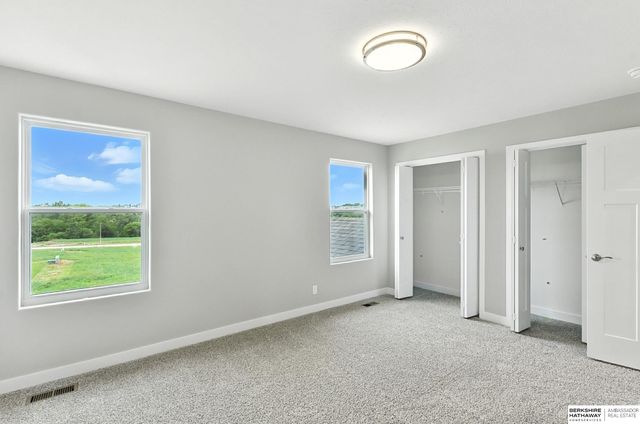 10508 S 117th Street, Papillion, NE 68046