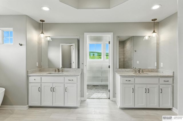 10508 S 117th Street, Papillion, NE 68046