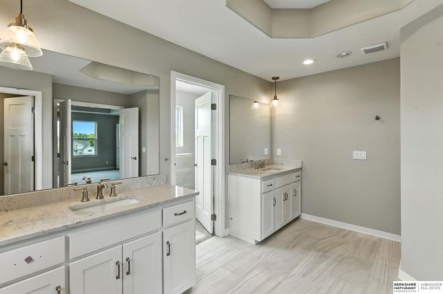 10508 S 117th Street, Papillion, NE 68046