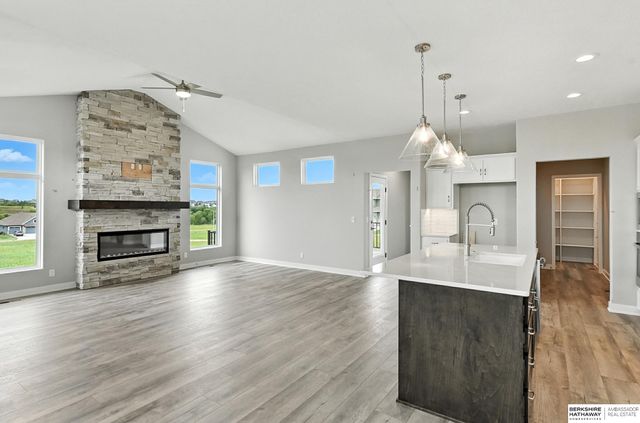 10508 S 117th Street, Papillion, NE 68046