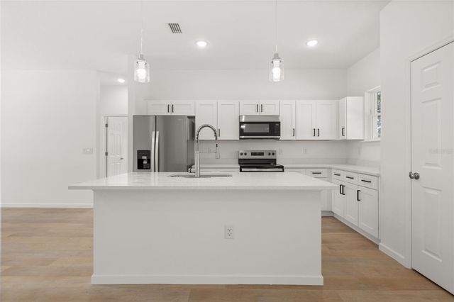 8100 N HILLVIEW CIRCLE, Dunnellon, FL 34434