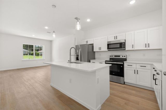 8100 N HILLVIEW CIRCLE, Dunnellon, FL 34434