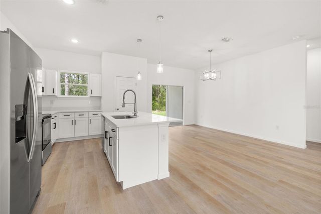 8100 N HILLVIEW CIRCLE, Dunnellon, FL 34434