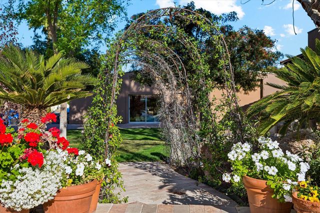 9817 N 36TH Street, Phoenix, AZ 85028