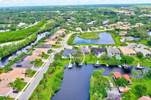 7186 SW Quiet River Court, Stuart, FL 34997