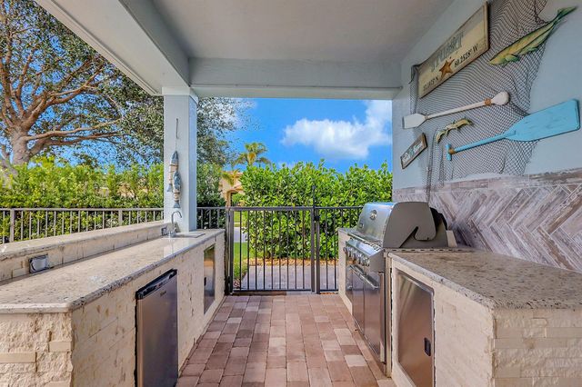 7186 SW Quiet River Court, Stuart, FL 34997