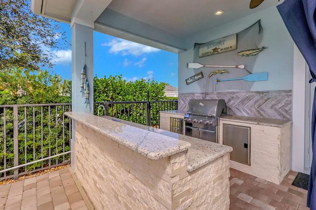 7186 SW Quiet River Court, Stuart, FL 34997