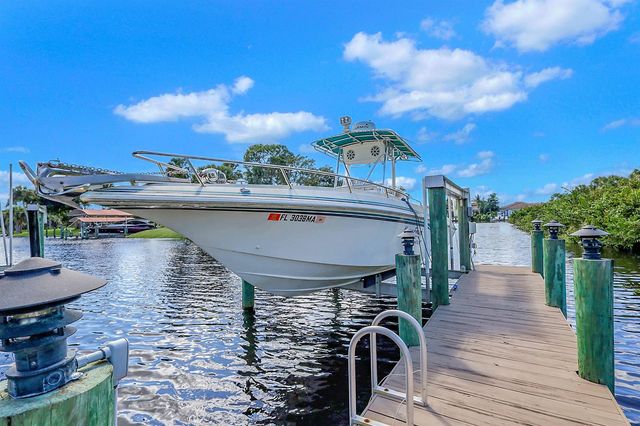 7186 SW Quiet River Court, Stuart, FL 34997