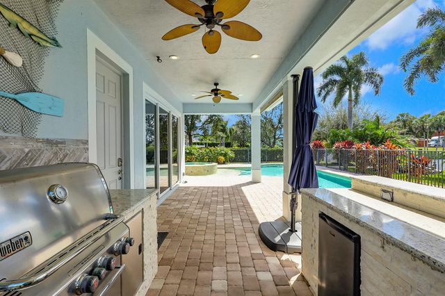 7186 SW Quiet River Court, Stuart, FL 34997