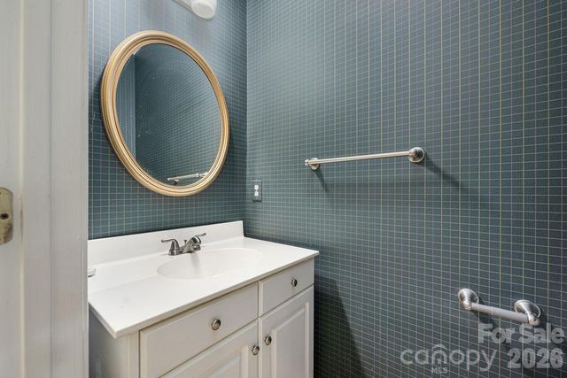 5217 Fairvista Drive, Charlotte, NC 28269