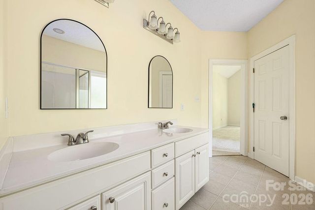 5217 Fairvista Drive, Charlotte, NC 28269