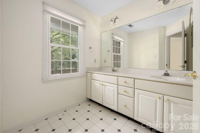 5217 Fairvista Drive, Charlotte, NC 28269