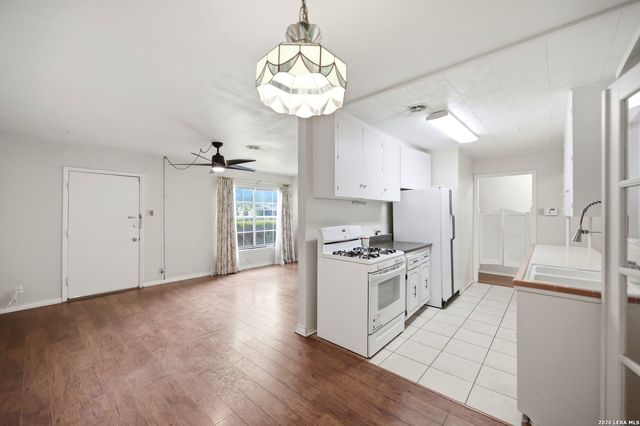 362 CHERRY RIDGE DR, San Antonio, TX 78213