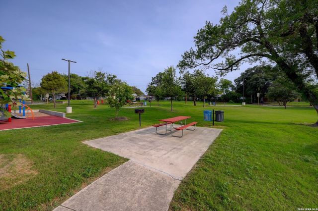 362 CHERRY RIDGE DR, San Antonio, TX 78213