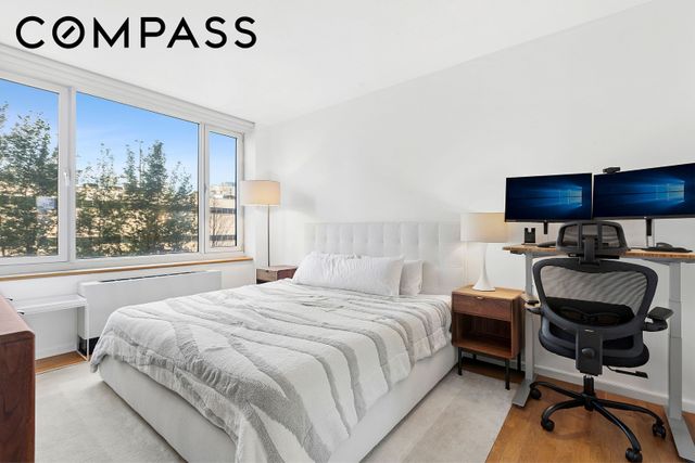 635 W 42nd St Apt 4B, New York City, NY 10036